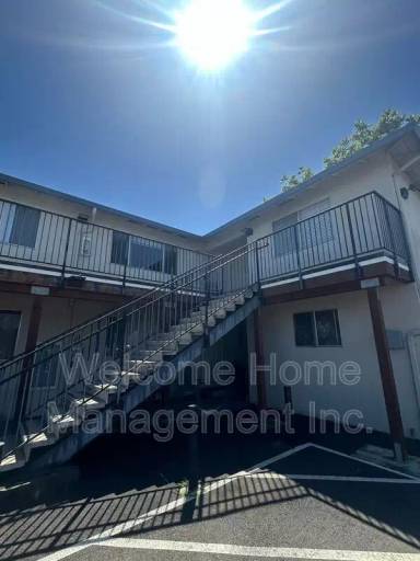 Main picture of 427 & 429 Smalley Ave