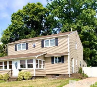 Main picture of 439 Independence Dr