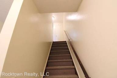 Main picture of 104 Dutch Mill Ct