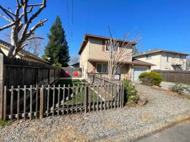 Main picture of 850 Shearer St