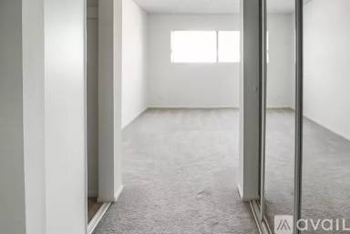 Main picture of 265 S Doheny Dr