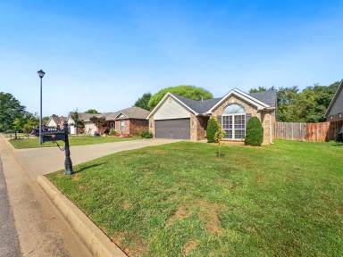 Main picture of 7720 Parkview Dr