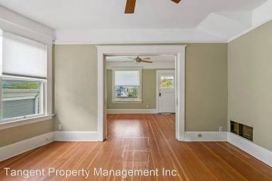 Main picture of 3814 N Borthwick Ave