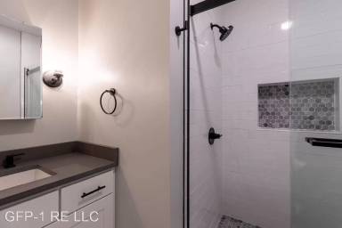 Main picture of 240 Cabot St