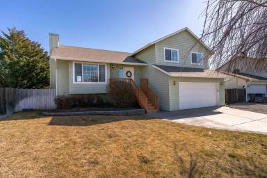 Main picture of 2484 Aviation Dr