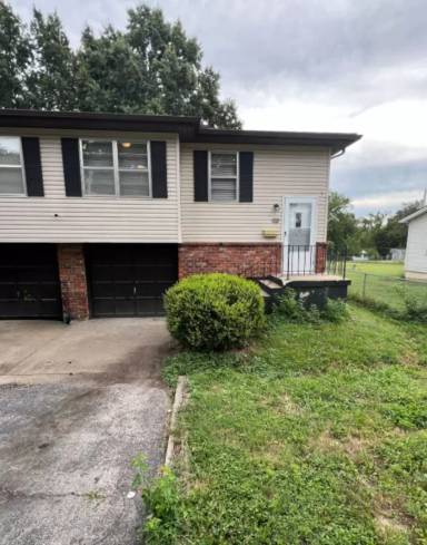 Main picture of 703 N Frandsen Rd