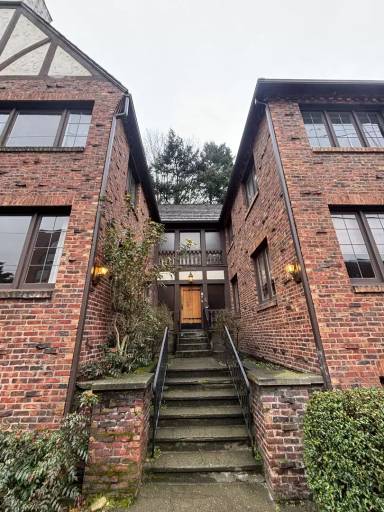 Main picture of 1320 Queen Anne Ave N