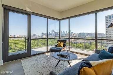 Main picture of 3219 McKinney Ave