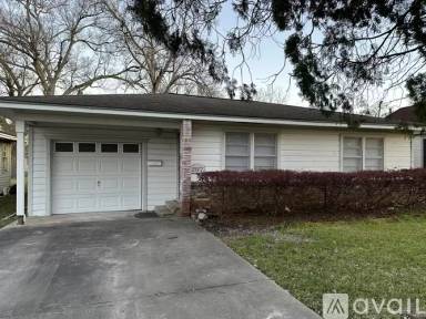 Main picture of 2107 Avenue B