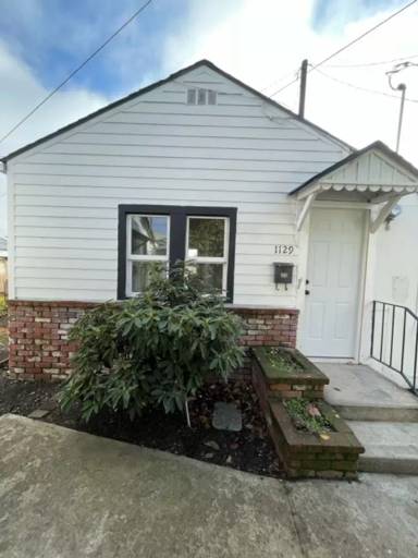 Main picture of 107 NE 11th St & 1135 NE Baker St Apartments