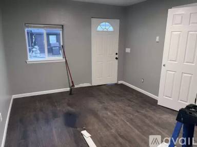 Main picture of 221 1/2 Elm St