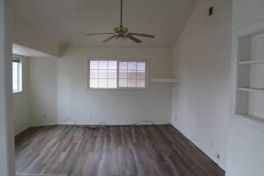 Main picture of 2437 Darrow Ave