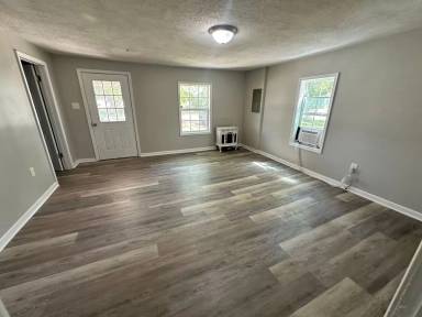 Main picture of 339 Watkins St