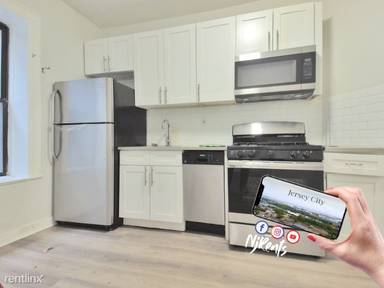 Main picture of 6415 Broadway