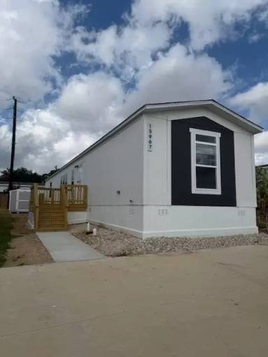 Main picture of 15967 Flores Crst