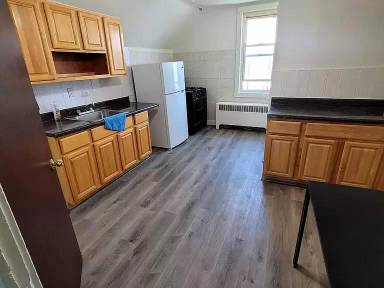 Main picture of 227 W 2nd St