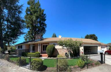 Main picture of 140 Oakwood Dr