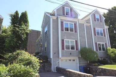 Main picture of 7 Agassiz Ave