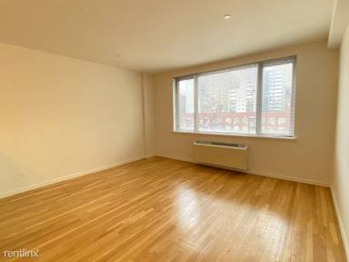 Main picture of 160 W 22nd St