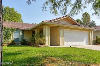 Main picture of 445 W Deerwood Ln