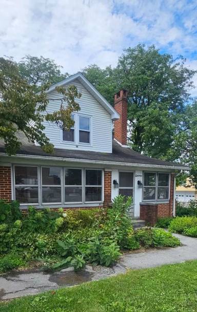 Main picture of 123 Hoy St