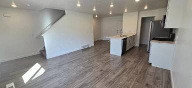 Main picture of 1208 W Summit Ridge Pkwy