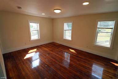Main picture of 214 W Main St