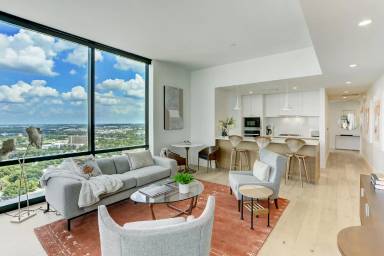 Main picture of 70 Rainey Condo