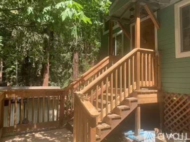 Main picture of 390 Redwood Dr