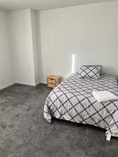 Main picture of 690 Cambridge Dr