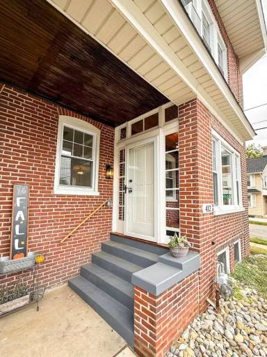 Main picture of 412 1st Ave