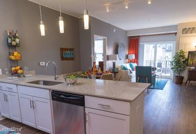 Main picture of 272 N York St