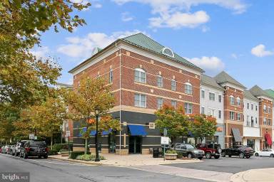 Main picture of 302 King Farm Blvd