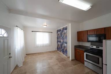 Main picture of 1321 Ekaha Ave