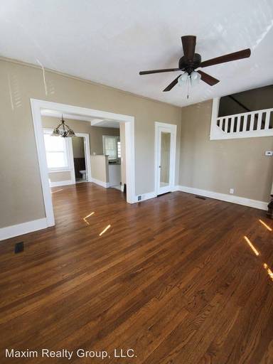 Main picture of 140 N 31st Ave