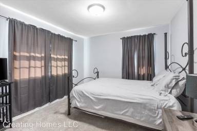 Main picture of 406 N 90th St