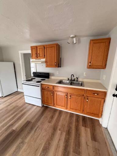Main picture of 113 Railroad St
