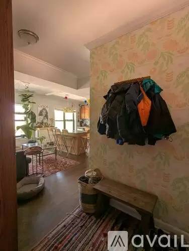 Main picture of 7363 N Greenview Ave