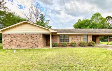 Main picture of 2305 Redbud Ln