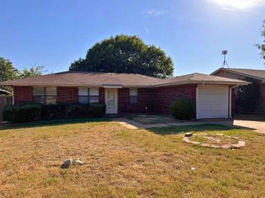 Main picture of 705 W Louisa Ave