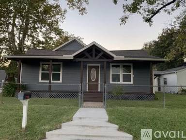 Main picture of 503 N Avenue E