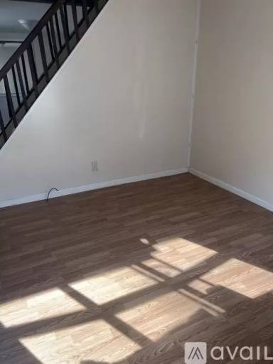 Main picture of 539 W Maple St