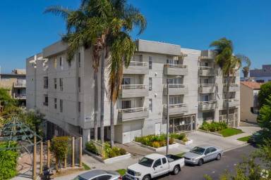 Main picture of 1250 N June St