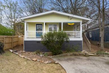 Main picture of 709 Woodward Ave SE