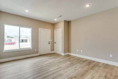 Main picture of 4424 N Sandplum St