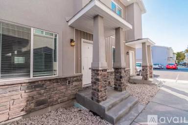 Main picture of 654 S Saturn Ave