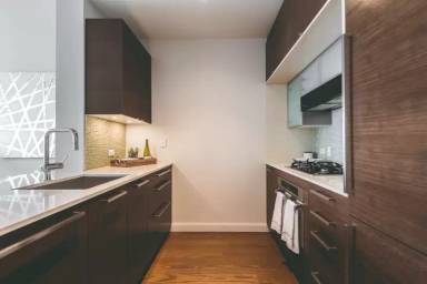 Main picture of 102 W 31st St