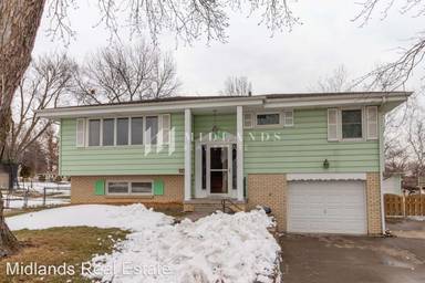 Main picture of 7813 S 37th St