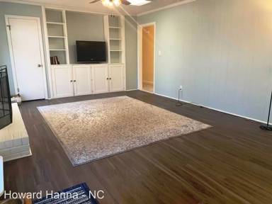 Main picture of 212 Pinewood Dr