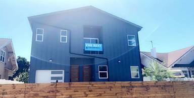 Main picture of 1214 W 39th Pl